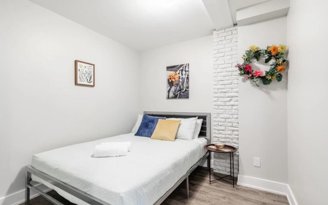 Modern Rustic 1BR Boutique Apt Within DT Hamilton