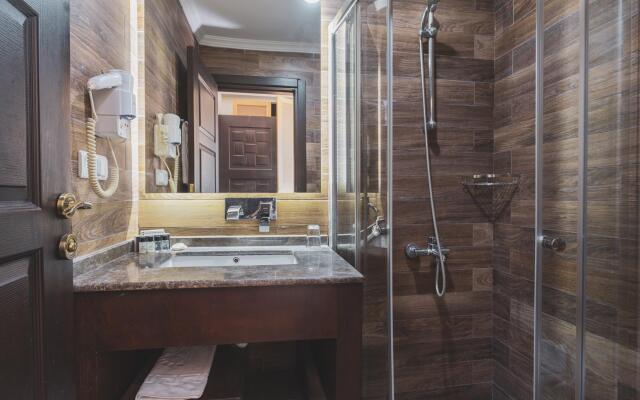 Manaspark Deluxe Hotel