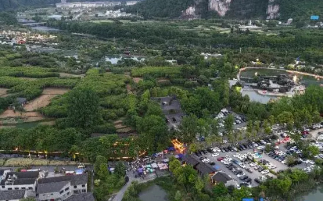 Mount Fanjing Yun She Crescent Pool Homestay