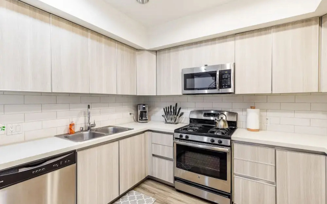 Brand new 2 Bedroom Apartment on Hawthorn Ave Hollywood 2 Apts by RedAwning