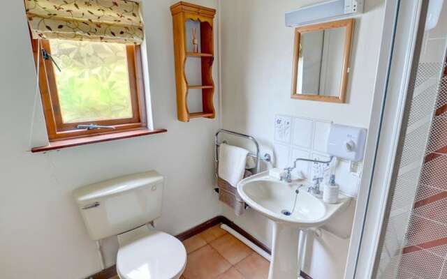 Chic Holiday Home in Talley With Garden