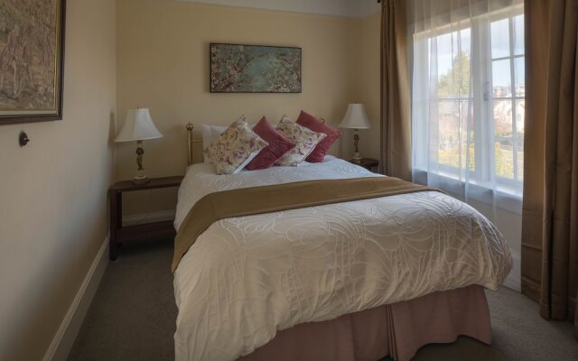 Oak Bay Guest House