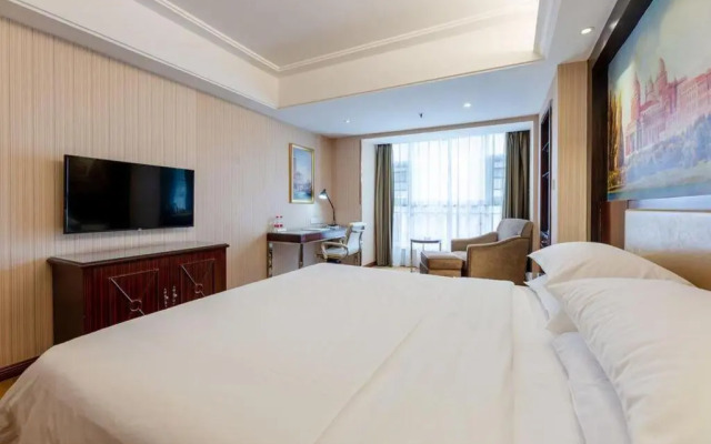 Vienna International Hotel (Zhumadian Huayuan Xuefu)