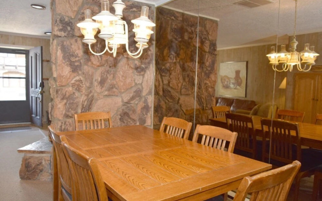 Claim_jumper_townhouse_19