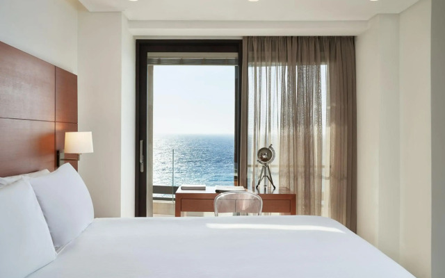 Bellevue On The Beach Suites