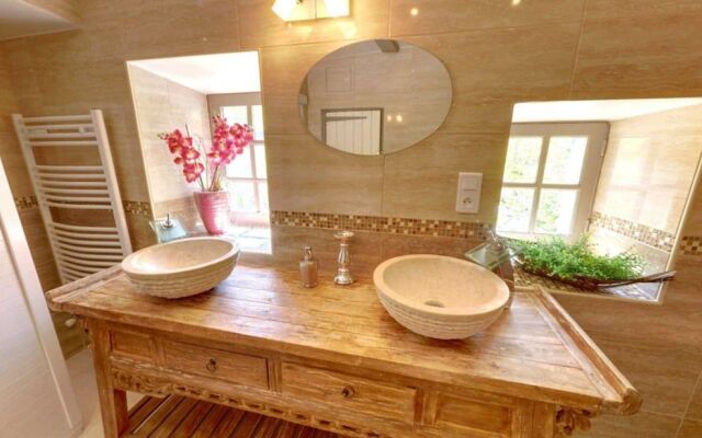 Le Mas des 5 Fontaines. Chambres d'hôtes