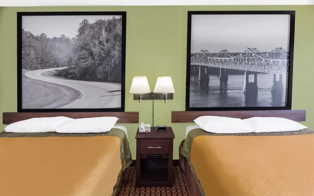 Super 8 By Wyndham Madison/Ridgeland Area
