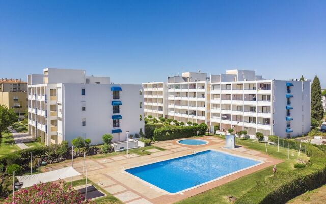 Pé do Lago 1 Bedroom Apartment with Pool