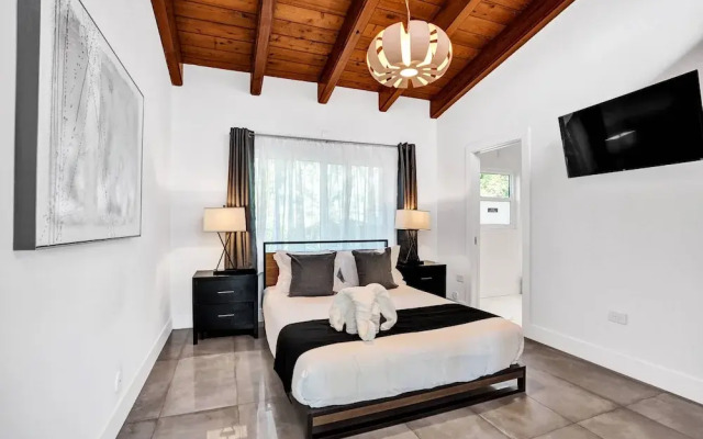 Gorgeous 5BR Home with Heated Pool