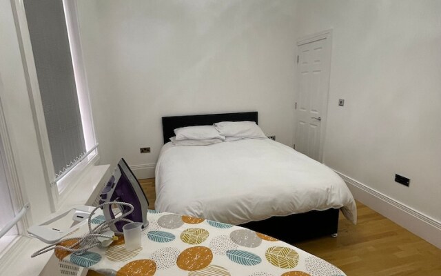 Charming 1-bed Apartment in Wolverhampton