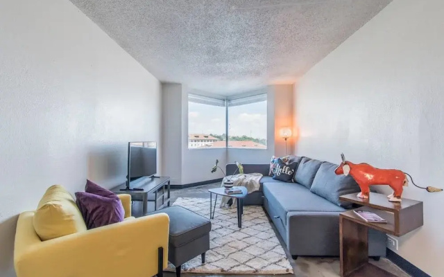 UT Suite + Pool + Gym