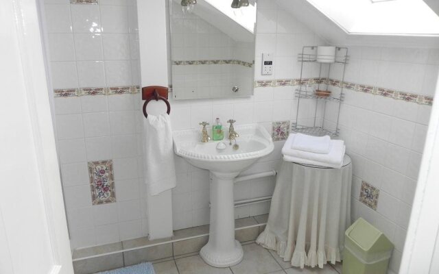 Ashlyn Guest House