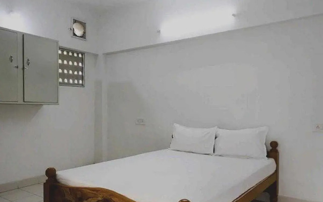 Spot On 701334 Shappy Inn Koyambedu