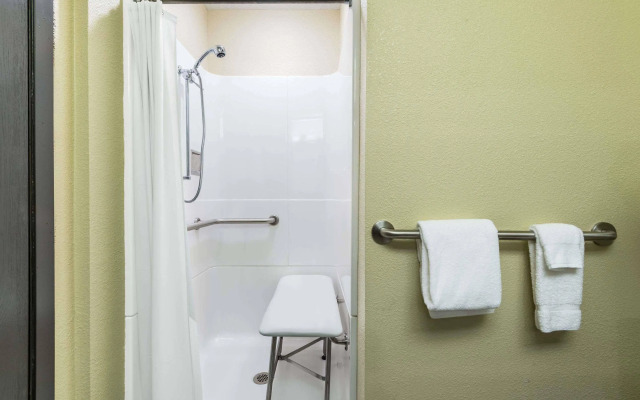 Super 8 Copley Akron