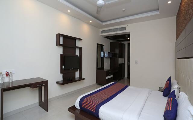 OYO 9532 Hotel Q-Cent