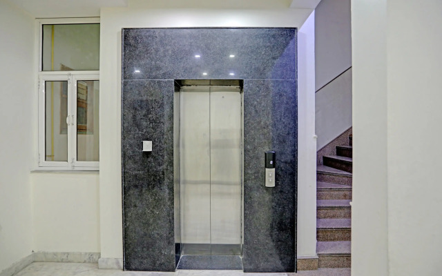 OYO Townhouse 79643 Oyo Townhouse Hotel Merriment Near ISKCON Temple Noida