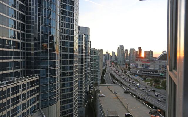 Spectacular High Rise On The Waterfront