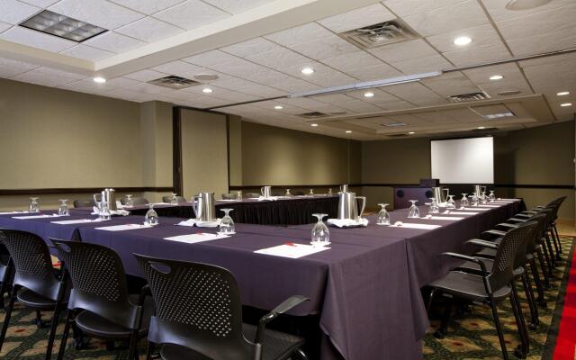 Crowne Plaza Indianapolis-Airport by IHG