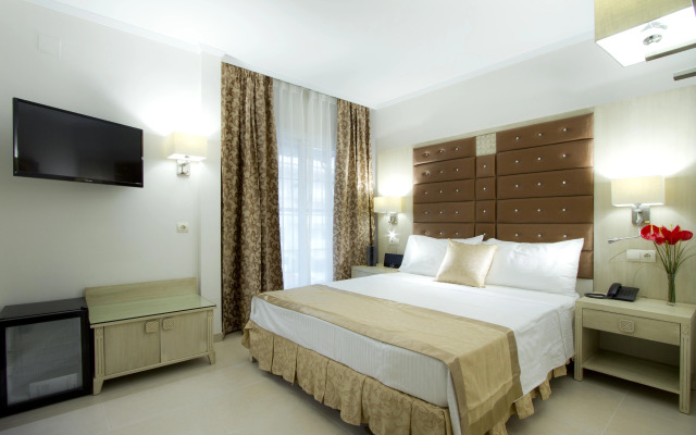 Отель Moon Dreams Torremolinos - Adults Recommended