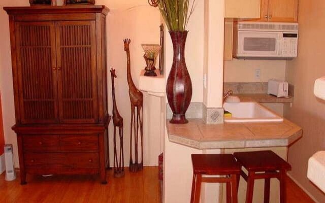 The Big Blue House - Tucson Boutique Inn