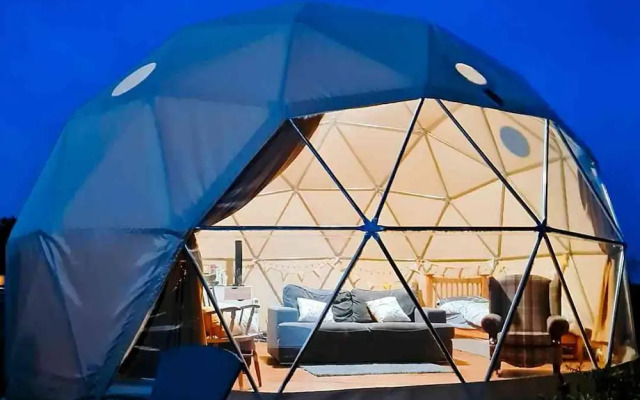 Geodome Glamping With sea Views Near Pendine