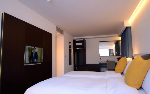 Pelican London Hotel and Residence