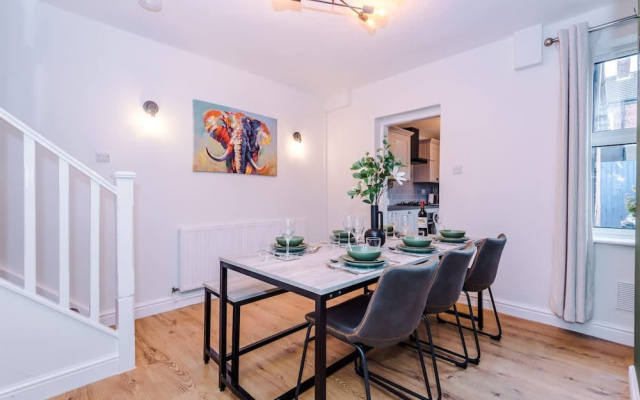 NEW Stylish Home City Centre Location Sleeps 6