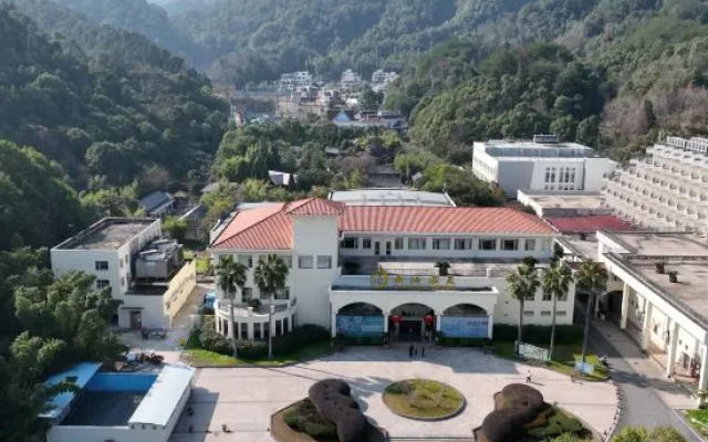 Xihai Hot Spring Holiday Hotel