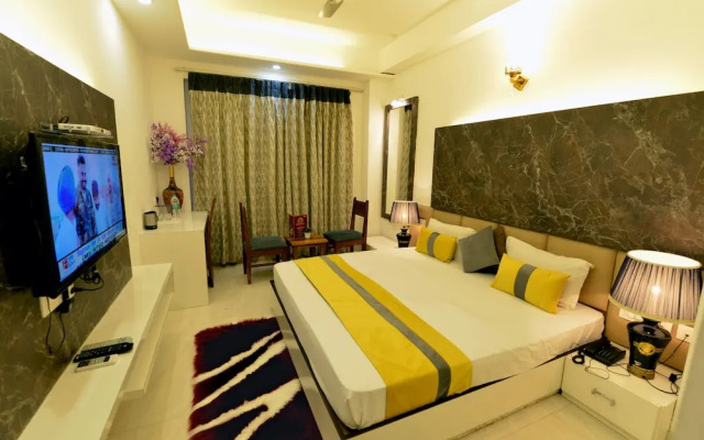 Oyo 11367 Hotel Yellow