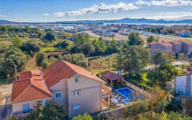 Six-Bedroom Holiday Home in Bibinje