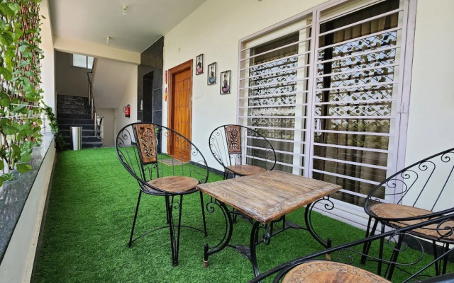 Crescent Stays Serviced Apartment