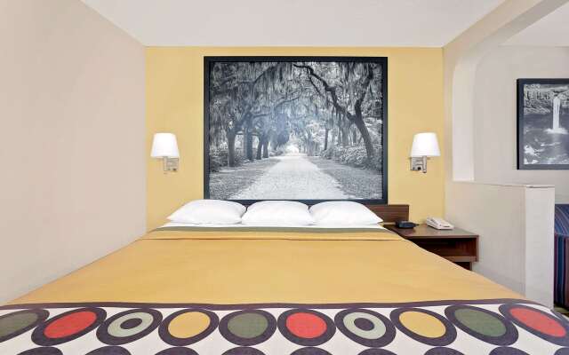 Super 8 by Wyndham Byron/South Macon