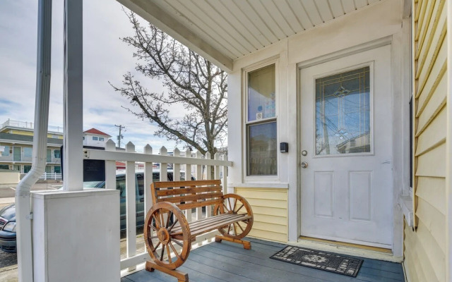 Wildwood Apartment - Porch & Enclosed Sunroom!