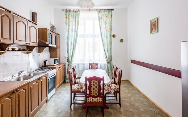 Three rooms on Hnatyuka 3