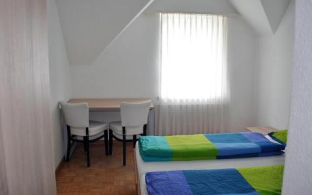 August Restaurant Hotel