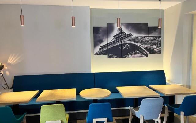 Holiday Inn Paris - Auteuil by IHG