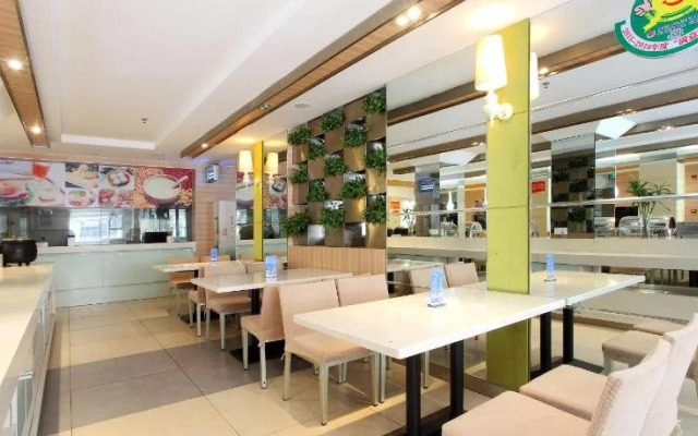 Yunqi Hotel