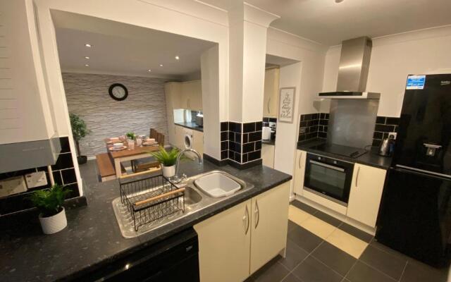 Lovely family home, 5 minutes from the beach