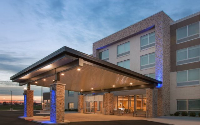 Holiday Inn Express and Suites Detroit/Sterling Heights, an IHG Hotel