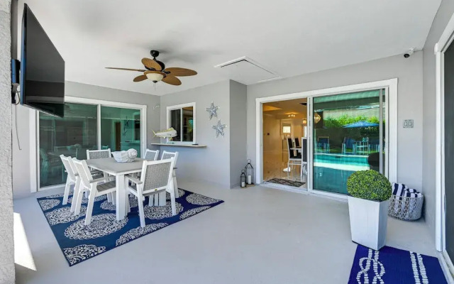 Pool & Spa: Luxe Home in Naples!