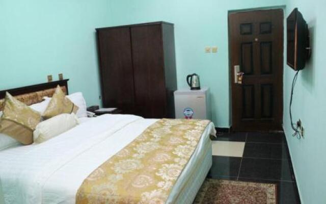 Kaura Hotel and Suites