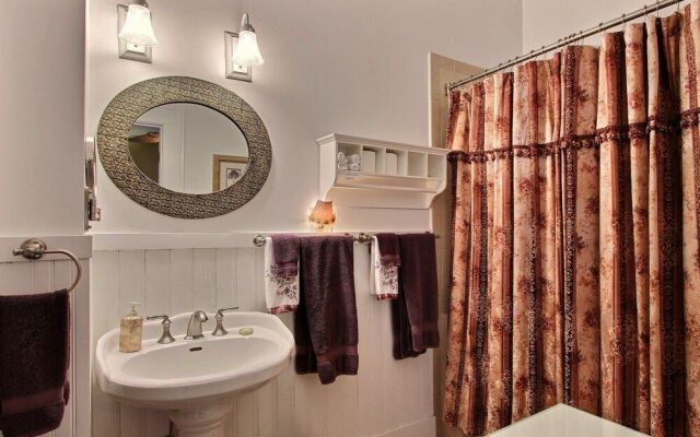 Green Palm Inn
