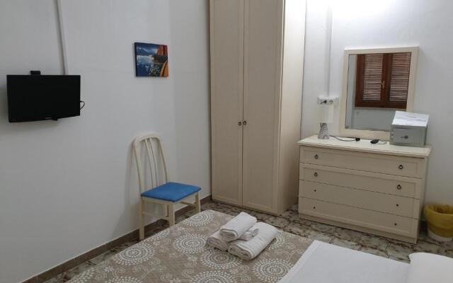 Guest House Tra Rocce E Mare