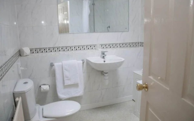 Shillingford Bridge Hotel