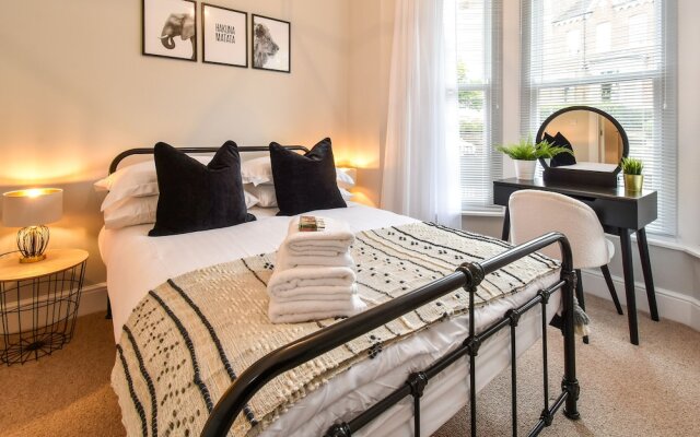 Saxon Rose Apartment