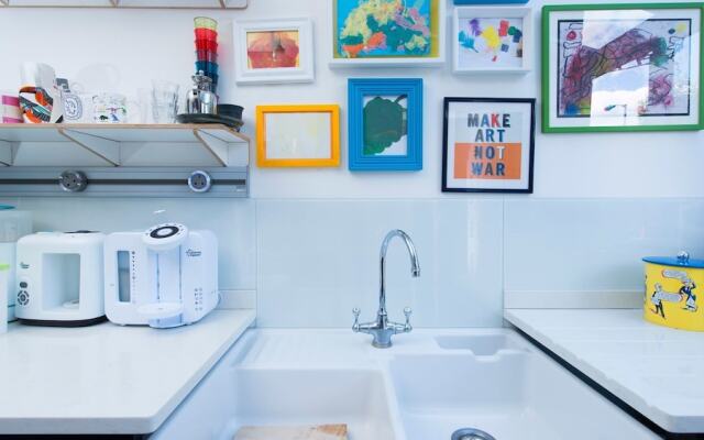 Fashionable 3BR Family Home in Battersea