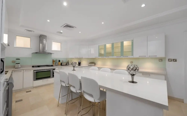 Maison Privee - Ultra-Luxury Villa w/ Private Pool & Beach on Palm