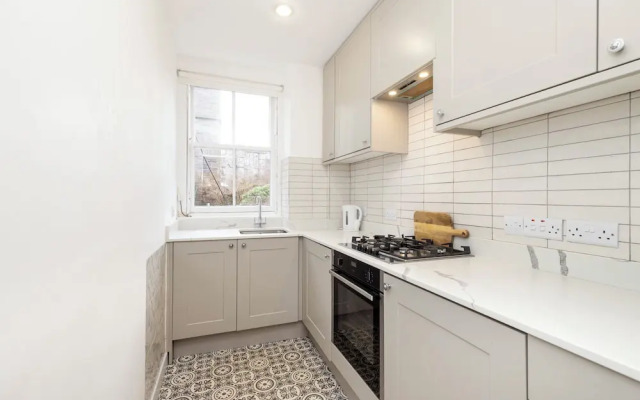 Spacious 2-Bedroom Ground Floor Flat