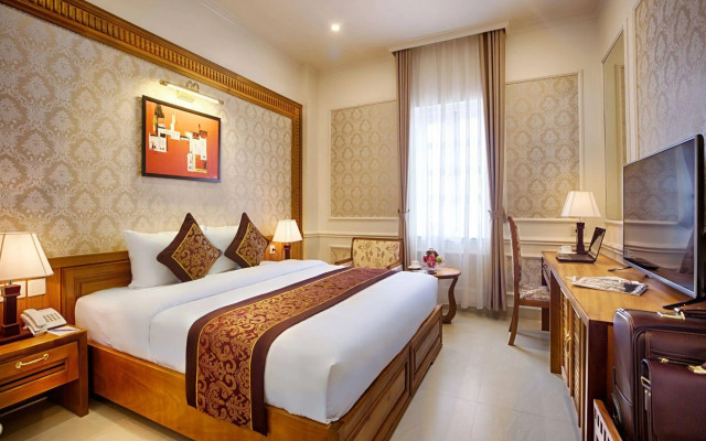 Riverside Hotel