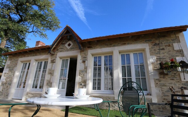 L'orangerie DU Chateau DES Cedres